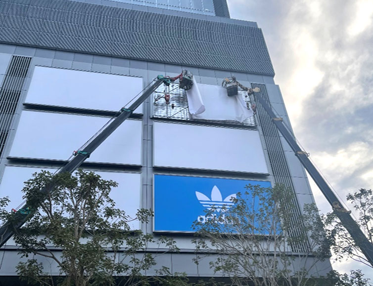 企業百貨館外大型燈片廣告工程